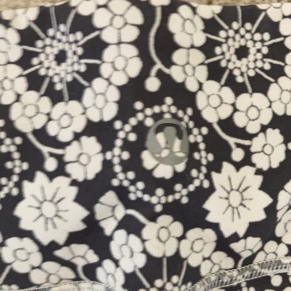 Lululemon wonder under - Picture 2 of 3